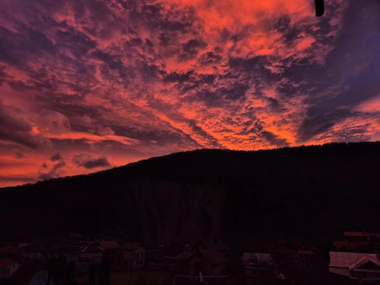 Готель "Yaro" Jaremče Esterno foto